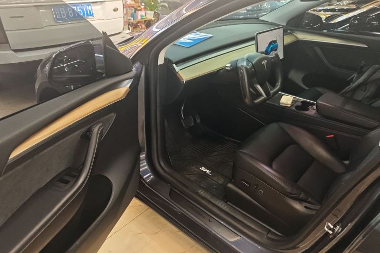 特斯拉 Model Y 2022款 改款 后轮驱动版中控内饰7003