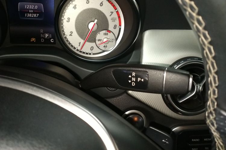 奔驰GLA 2016款 GLA 220 4MATIC 时尚型中控内饰18