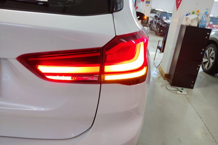 宝马X1 2022款 sDrive20Li 时尚型车身外观9