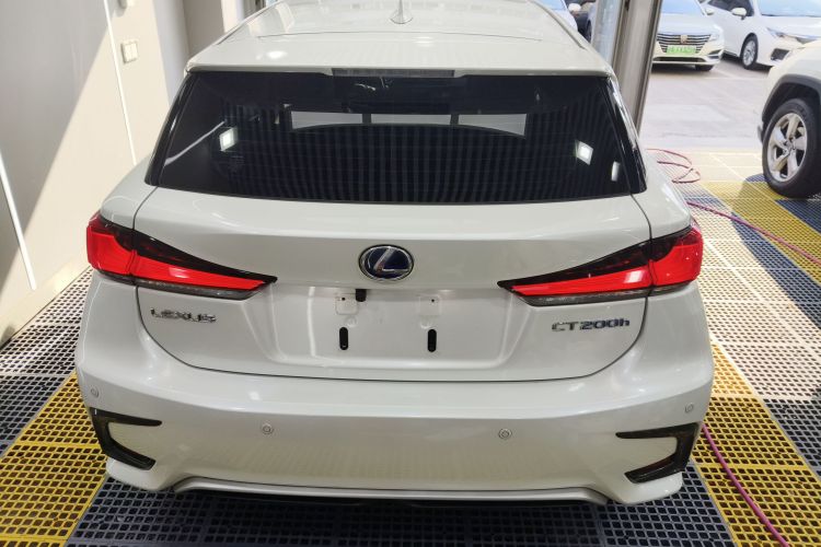 雷克萨斯CT 2020款 CT200h 精英版 单色车身外观6