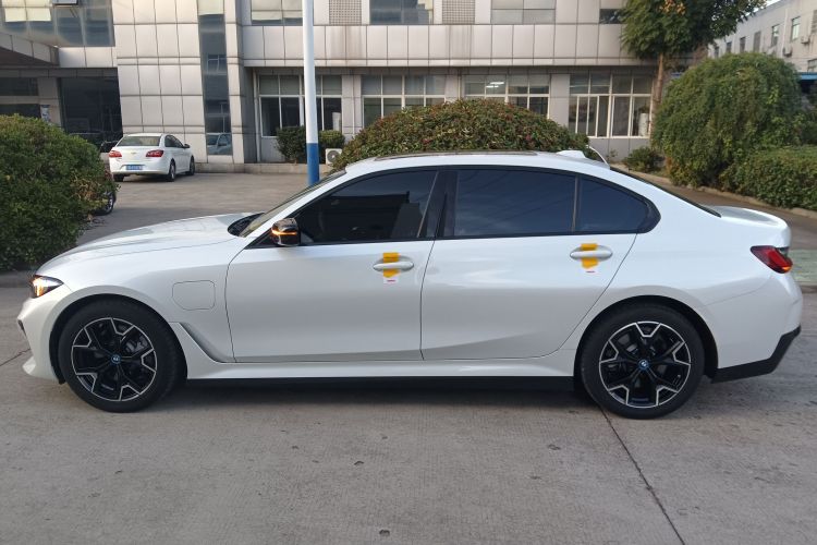 宝马i3 2024款 eDrive 40 L 曜夜套装车身外观4