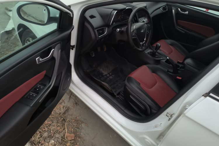 奇瑞 艾瑞泽5 2017款 1.5L 手动豪华版中控内饰20