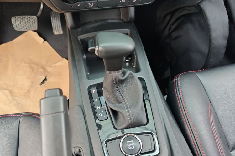 观致3 2018款 三厢 1.6L 自动领先型中控内饰18