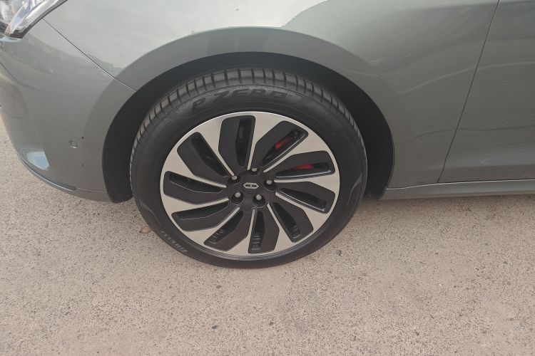 鸿蒙智行 问界M5 2022款 增程四驱性能版车身外观35