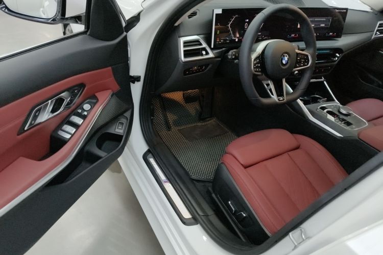 宝马3系 2025款 325Li M运动套装中控内饰7003