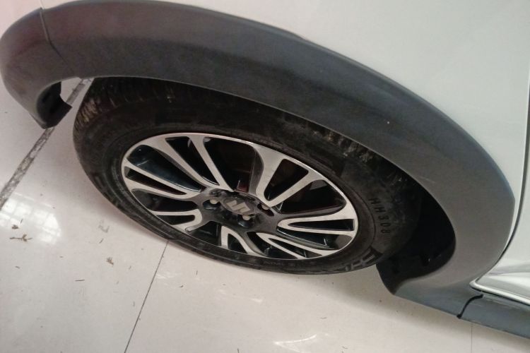 铃木 雨燕 2016款 1.5L 自动时尚型酷玩版车身外观6008