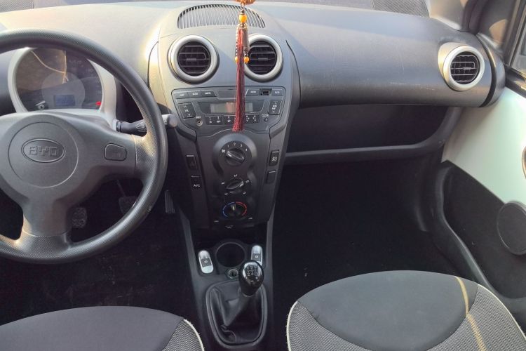 比亚迪F0 2015款 1.0L 铉酷型中控内饰16