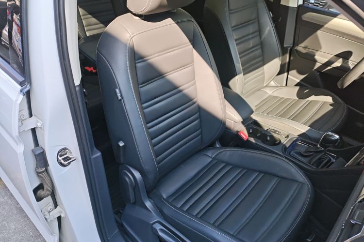 大众 2021款 途安L 280TSI DSG舒适版 7座局部细节41