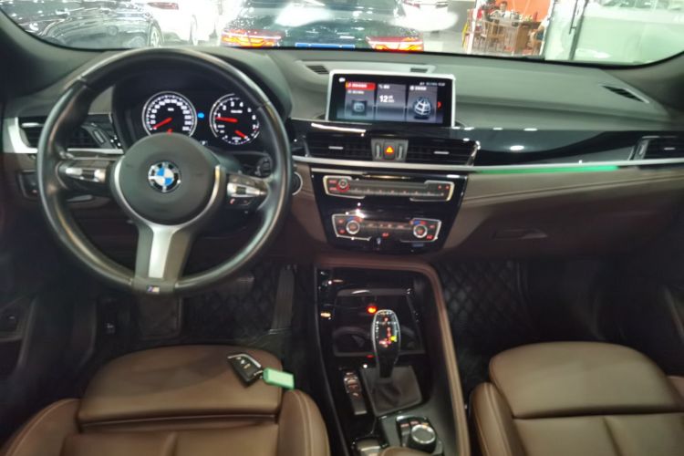 宝马X2 2020款 sDrive25i 领先型M运动套装中控内饰12