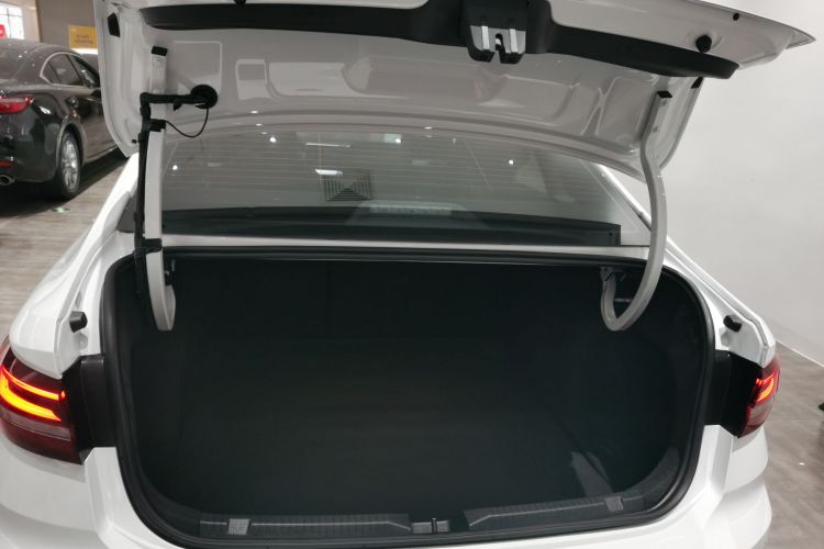 大众 朗逸 2024款 300TSI DSG满逸版机舱底盘23