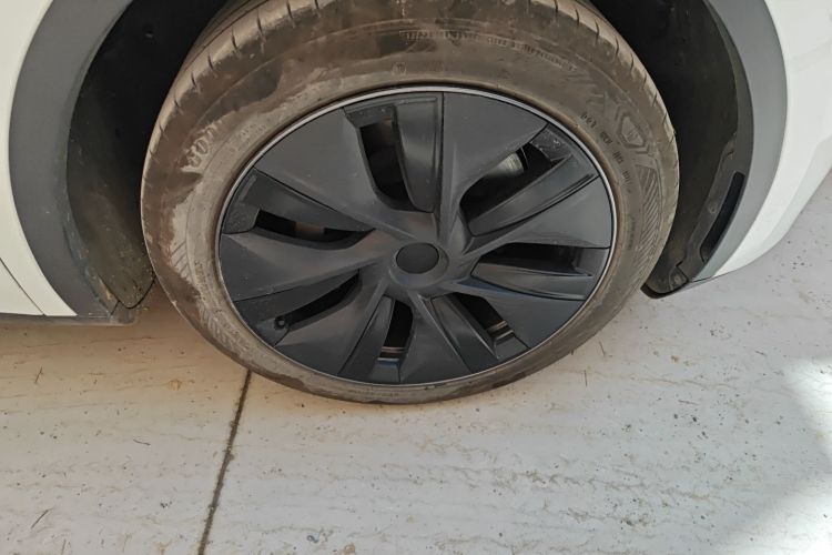 特斯拉 Model Y 2024款 后轮驱动版车身外观10