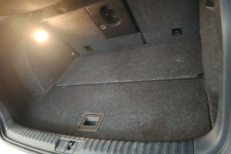 大众 途观 2017款 300TSI 自动两驱丝绸之路风尚版机舱底盘23