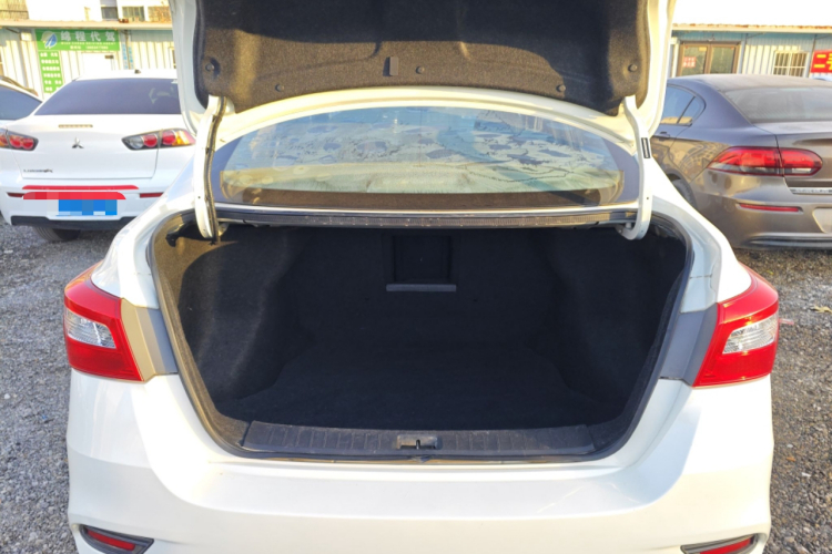 日产 轩逸 2019款 1.6XV CVT智联尊享版 国VI机舱底盘23