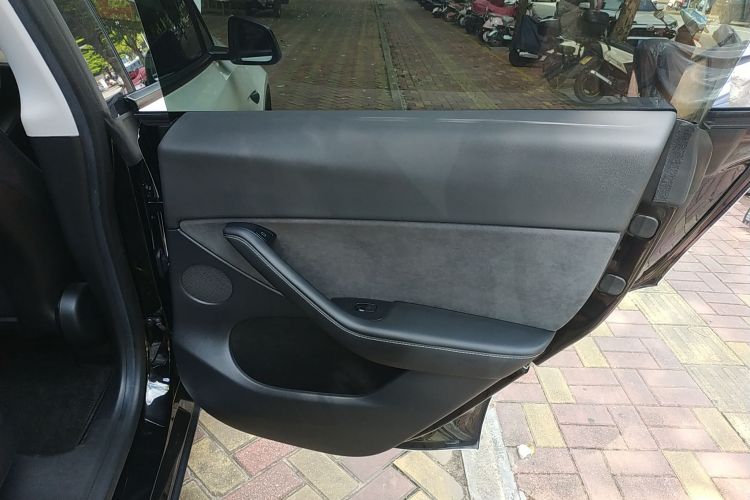 特斯拉 Model Y 2022款 改款 后轮驱动版中控内饰7006