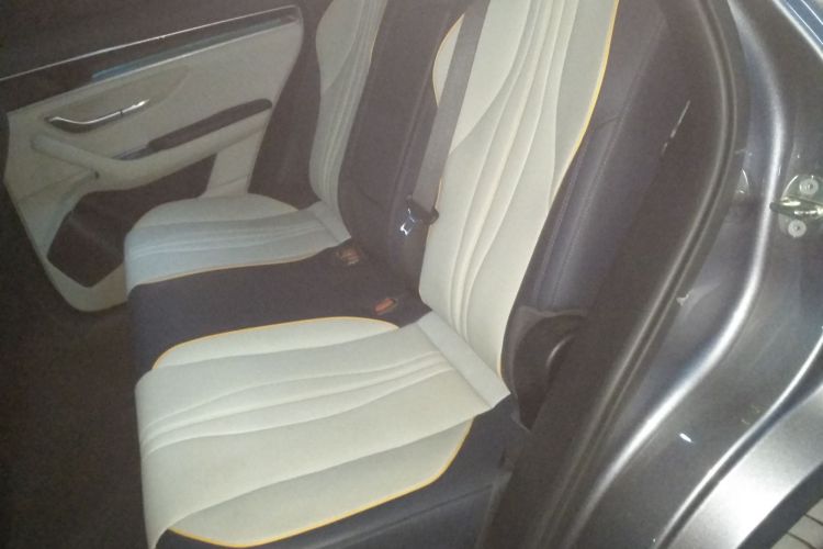 比亚迪 宋PLUS新能源 2023款 冠军版 DM-i 110KM 旗舰PLUS中控内饰7004