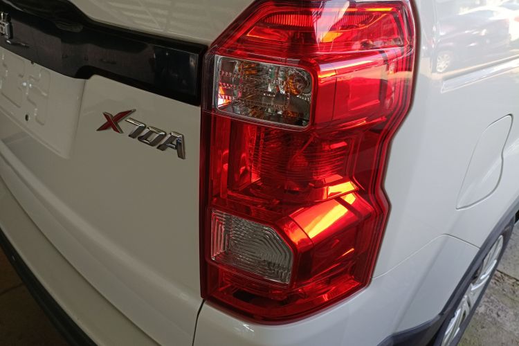 长安欧尚X70A 2020款 1.5L 手动基本型车身外观9