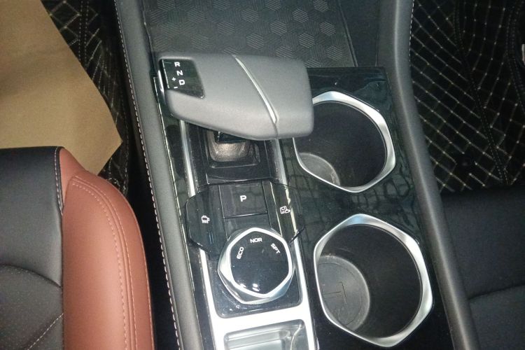 长安 逸动 2024款 PLUS 蓝鲸NE 1.4T GDI DCT高能版中控内饰18