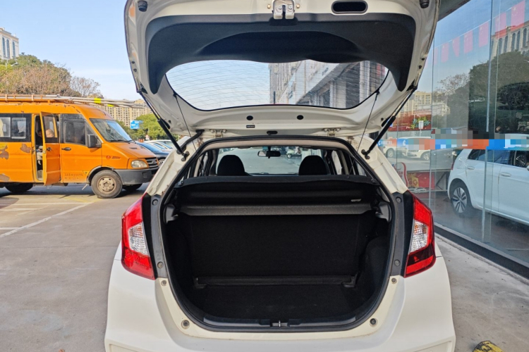 本田 飞度 2018款 1.5L CVT潮跑版机舱底盘23