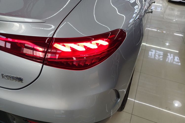 奔驰EQE 2022款 350 先锋版车身外观9