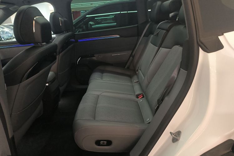 极氪7X 2025款 100kWh 长续航后驱智驾版中控内饰7004