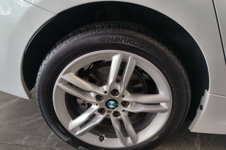 宝马1系 2023款 120i M运动曜夜版车身外观6008