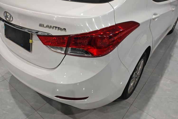 现代 朗动 2015款 1.6L 自动时尚型车身外观9