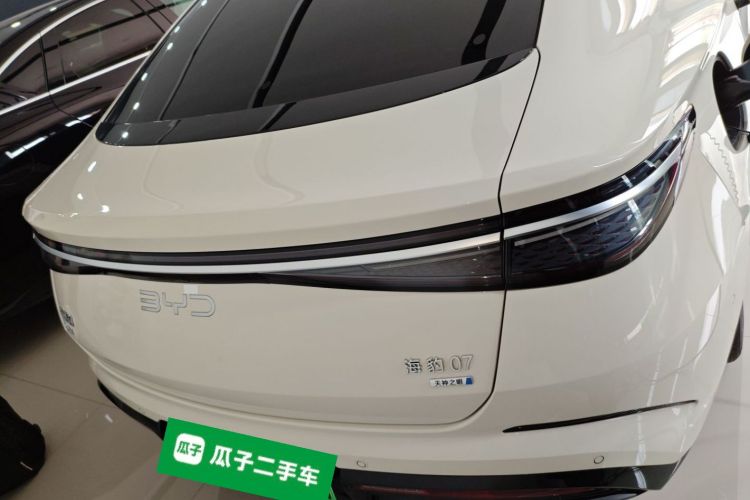 比亚迪 海豹07 DM-i 2025款 智驾版 DM-i 1.5L 125km 尊贵型车身外观6004