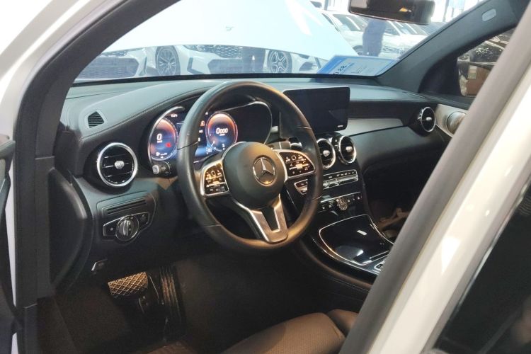 奔驰GLC轿跑 2020款 GLC 260 4MATIC 轿跑SUV中控内饰12