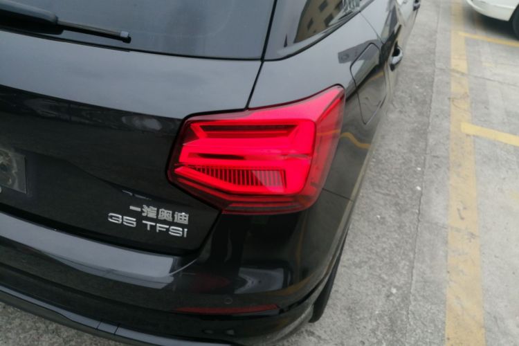 奥迪Q2L 2021款 35 TFSI 时尚动感型车身外观9