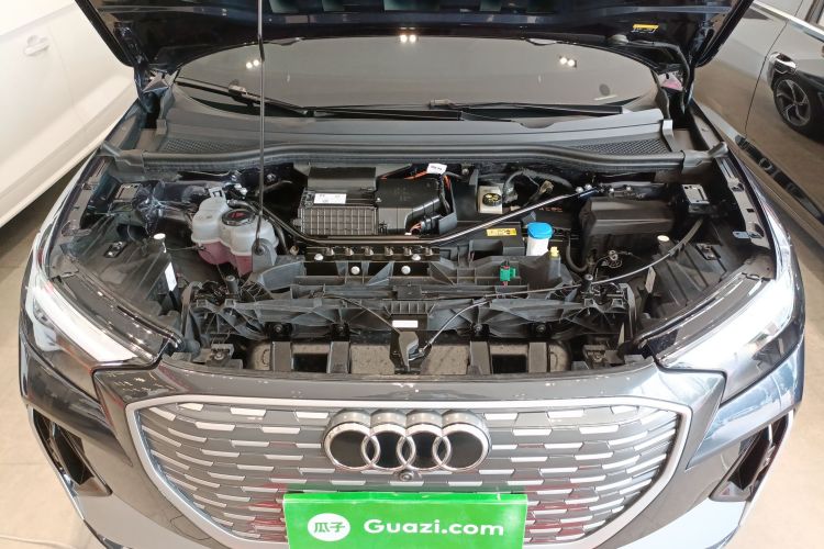 奥迪Q4 e-tron 2024款 40 e-tron 创境版机舱底盘24