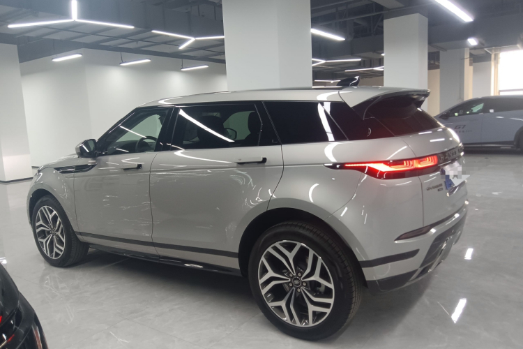 路虎 揽胜极光 2023款 极光L 249PS 豪华版车身外观4