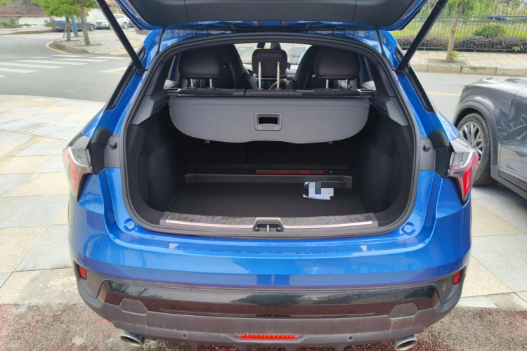 领克02 2021款 1.5TD DCT两驱劲Plus机舱底盘23