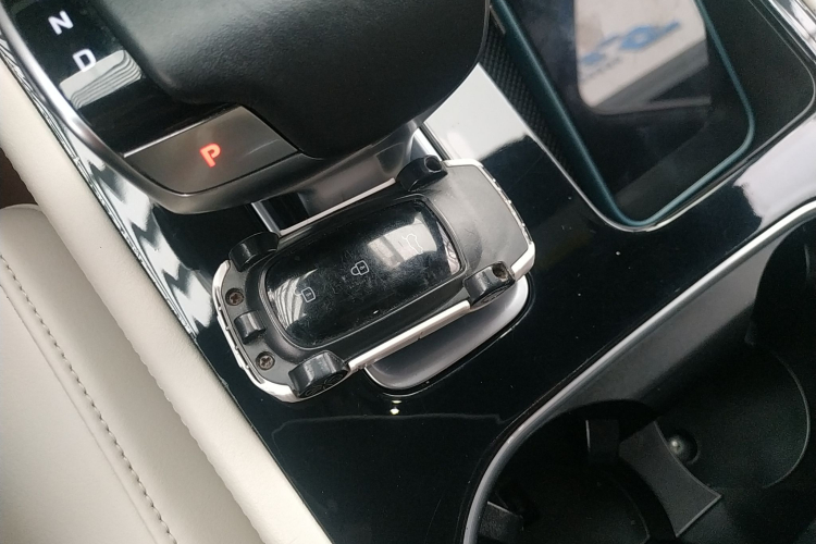 理想汽车 理想ONE 2020款 增程6座版中控内饰11