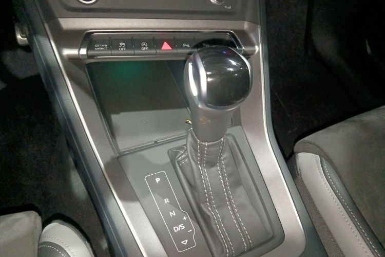 奥迪Q3 2022款 40 TFSI 时尚动感型局部细节18