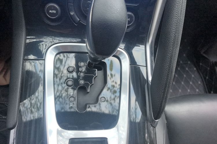 标致3008 2013款 1.6THP 自动至尚版局部细节18