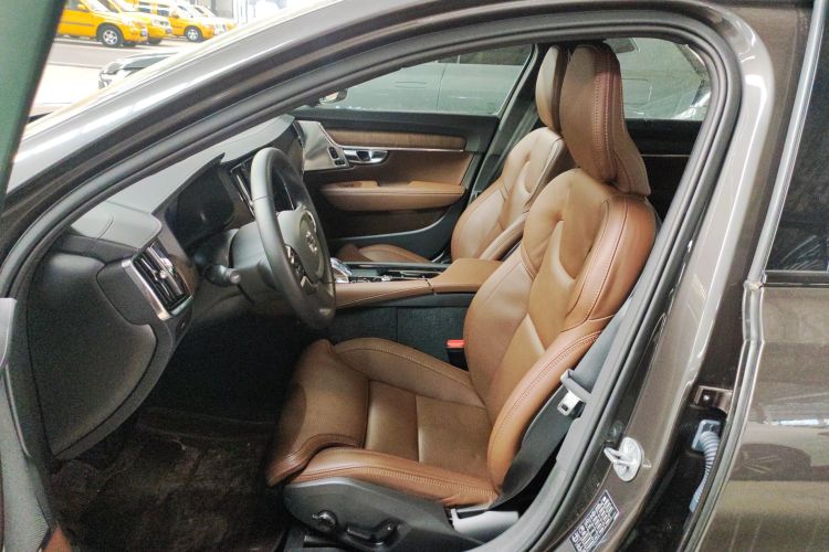 沃尔沃V90 2024款 Cross Country B5 AWD 智尊版中控内饰19