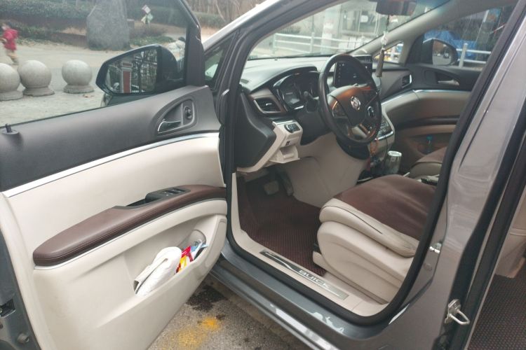 别克GL8 2021款 陆上公务舱 652T 尊贵型中控内饰20