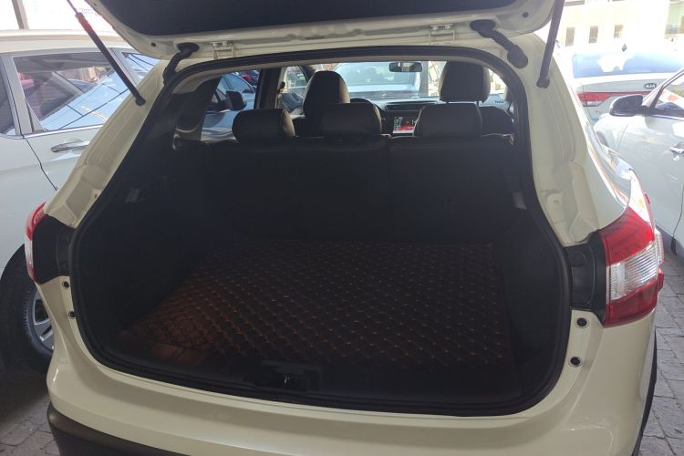 日产 逍客 2017款 2.0L CVT精英版 国V机舱底盘23