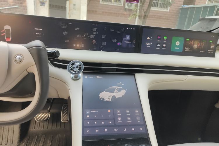 智己汽车 智己LS7 2023款 100kWh Lux后驱版局部细节16