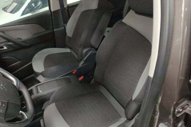 雪铁龙 C4 PICASSO 2015款 Grand 1.6T 时尚型 7座中控内饰19