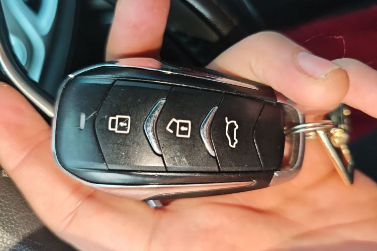 蓝电E5 2023款 1.5L DE-i 100KM臻享型 7座中控内饰11