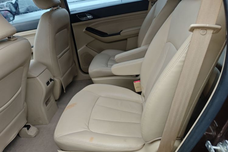 宝骏730 2014款 1.5L 手动豪华型 7座中控内饰21