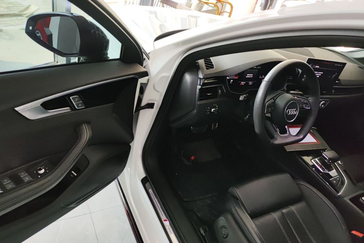 奥迪A4L 2024款 40 TFSI 豪华动感型中控内饰20