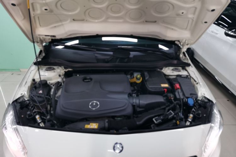 奔驰A级(进口) 2015款 A 200 时尚型机舱底盘24