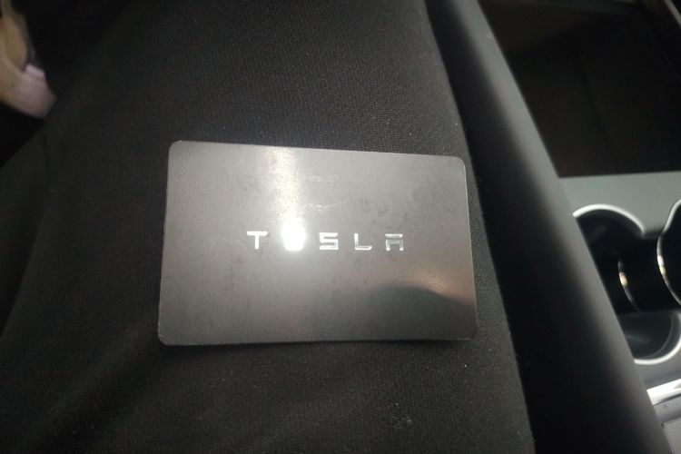 特斯拉 Model Y 2025款 后轮驱动版中控内饰11