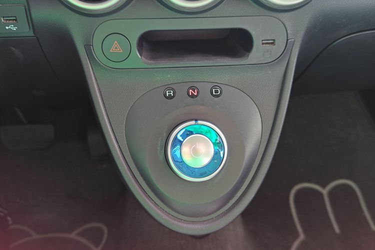 欧拉黑猫 2021款 301km 基础型中控内饰18