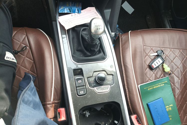 哈弗H6 2019款 运动版 1.5T 手动两驱精英型 国VI中控内饰18