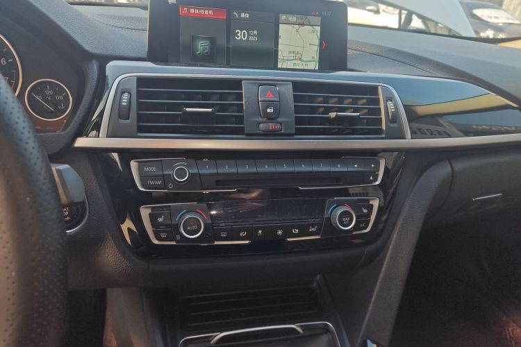 宝马3系 2019款 320Li 时尚型中控内饰16