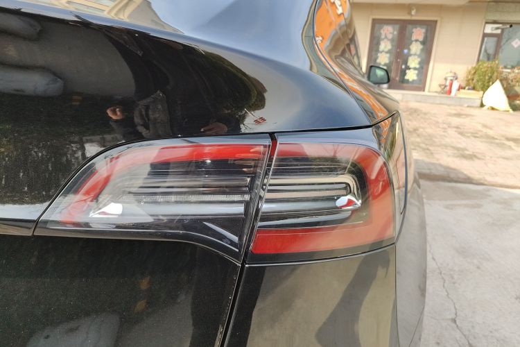 特斯拉 Model Y 2023款 后轮驱动版车身外观9