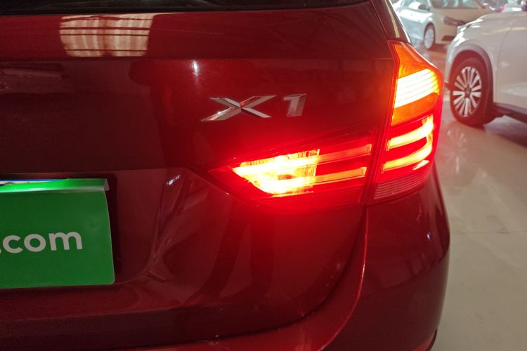 宝马X1 2014款 sDrive18i 时尚型车身外观9